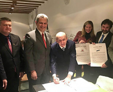 O Governo do Paraná, por meio do Paranacidade, firmou na quarta-feira (7), em Madri (Espanha), acordo com o Programa de Cidades do Pacto Global da Organização das Nações Unidas (UN Global Compact Cities Programme - Onu) para a implementação do projeto City Partnership Challenge no Estado (parceria de desafios entre cidades). - Foto: Divulgação SEDU