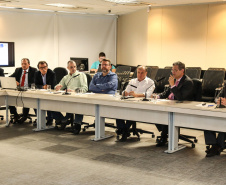 O secretário estadual do Desenvolvimento Urbano (Sedu), Silvio Barros, conduziu nesta segunda-feira (27) a reunião entre as equipes de transição e fez um balanço detalhado das atividades da pasta nos últimos sete meses.  - Curitiba, 26/11/2018  -  Foto: Rogério Machado