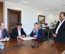 Governadora Cida Borghetti assina autorização para licitação de obras de recape asfáltico em Umuarama - Curitiba, 10/12/2018 - Foto: Orlando Kissner/ANPr