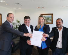 Governadora Cida Borghetti assina autorização para licitação de obras de recape asfáltico em Umuarama - Curitiba, 10/12/2018 - Foto: Orlando Kissner/ANPr