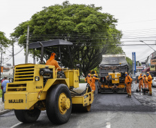 Obra de pavimentação asfáltica na rua João Negrão, no Rebouças. Curitiba, 23/10/2018. Foto: Pedro Ribas/SMCS