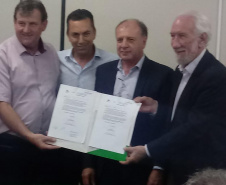 Piana e Ortega visitam ExpoViviva e entregam licitações beneficiando a população de  municípios do Sudoeste