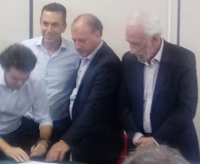 Piana e Ortega visitam ExpoViviva e entregam licitações beneficiando a população de  municípios do Sudoeste