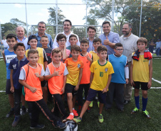 Governador inaugura Meu Campinho e autoriza novas obras em Faxinal