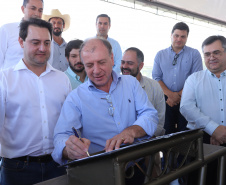 Governador inaugura Meu Campinho e autoriza novas obras em Faxinal