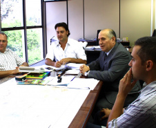 Faltam 40 km de asfalto para Quatro Barras transformar suas ruas em um único tapete preto