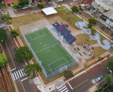 Em Maringá governador entrega Meu Campinho que agrega famílias em esporte e lazer