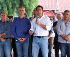 Em Maringá governador entrega Meu Campinho que agrega famílias em esporte e lazer