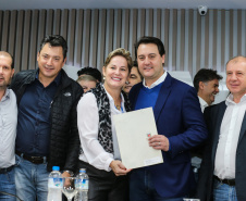 O governador Carlos Massa Ratinho Junior se reúne com prefeitos na sede da Associação dos Municípios do Oeste do Paraná (Amop) em Cascavel nesta sexta-feira (24),  para confirmar recursos do Estado para investimentos nos municípios. No mesmo encontro são anunciados investimentos que a Copel fará na região Oeste nos próximos três anos.   Cascavel, 24/05/2019 -  Foto: Geraldo Bubniak/ANPr