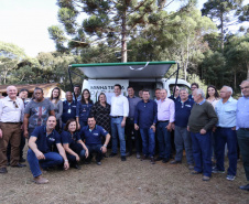 Em Quitandinha, 59 famílias recebem títulos de imóveis rurais e a Prefeitura mais de R$ 566 mil para a compra de máquina e um veículo