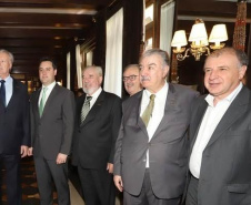 Governador anuncia projeto para ampliação de rotas aéreas