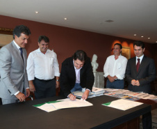 Richa autoriza R$ 16 milhões para obras em Araucária