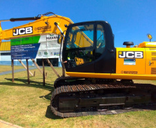 Trezentas Prefeituras recebem equipamentos Rodoviários e Veículos em benefício à população do Paraná