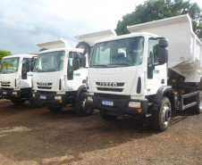 Trezentas Prefeituras recebem equipamentos Rodoviários e Veículos em benefício à população do Paraná