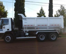 Trezentas Prefeituras recebem equipamentos Rodoviários e Veículos em benefício à população do Paraná