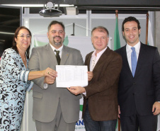 Prefeitos firmam convênios de R$ 4 milhões com a SEDU pelo PAM