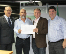 Prefeitos firmam convênios de R$ 4 milhões com a SEDU pelo PAM