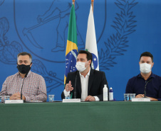 Governo decreta fechamento de atividades não essenciais para conter a COVID-19