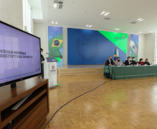 Governo decreta fechamento de atividades não essenciais para conter a COVID-19