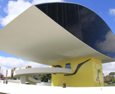 Obra do Paranacidade, o MON foi erguido em seis meses de trabalho ininterrupto