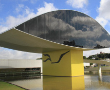 Obra do Paranacidade, o MON foi erguido em seis meses de trabalho ininterrupto