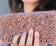 Paranacidade apresenta uso alternativo de pavimentação. O Superintendente executivo do Paranacidade, Álvaro Cabrini, durante vistoria a obras de revitalização de calçadas em Piraquara, na Região Metropolitana de Curitiba. Piraquara, 02/04/2019  -  Foto: Divulgação Sedu/Paranacidade