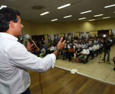 O governador Beto Richa participou nesta quinta-feira (03/04) da abertura da Exposição Agropecuária e Industrial de Londrina ? Expolondrina. Considerado um dos principais eventos do agronegócio do Brasil, a feira recebe, em média, 500 mil visitantes a cada edição. ?O Paraná está no centro do agronegócio nacional. Nossas feiras dão a dimensão da importância da agricultura paranaense para o Brasil e o mundo?, disse Richa. Londrina, 03/04/2014.Foto: Jonas Oliveira/ANPr