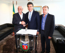 Richa e Ortega liberam recursos para asfaltar ruas de 13 municípios
