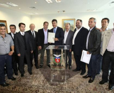 Governo do Paraná libera, pela SEDU, R$ 10,2 milhões para beneficiar oito municípios