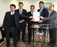 Governo do Paraná libera, pela SEDU, R$ 10,2 milhões para beneficiar oito municípios