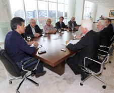 O governador Beto Richa recebeu nesta segunda-feira (13), no Palácio Iguaçu, em Curitiba, as lideranças do G7, grupo que reúne as principais entidades representativas do setor produtivo paranaense. Os empresários ressaltaram o interesse em atuar em conjunto com o governo para que a economia do Paraná siga crescendo. 