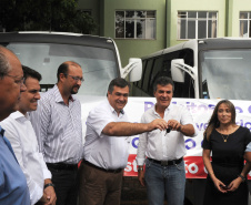 Em Apucarana, Richa entrega obras e repassa verba para a compra de veículos