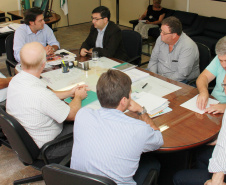 Ratinho Junior e técnicos da SEDU/Paranacidade avaliam demandas da população do Paraná