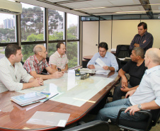 Ratinho Junior e técnicos da SEDU/Paranacidade avaliam demandas da população do Paraná