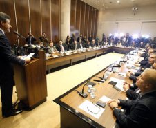 Em reunião com secretários, Richa anuncia prioridades e retomada de obras, inclusive do PAM e do Programa "Calçadas do Paraná", entre outros