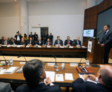 Em reunião com secretários, Richa anuncia prioridades e retomada de obras, inclusive do PAM e do Programa "Calçadas do Paraná", entre outros