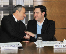 Ratinho Junior é homenageado na ACP entre as personalidades empreendedoras do Paraná 
