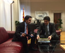 Na Espanha, Ratinho Junior troca experiências de gestão e busca know how europeu ao Paraná

