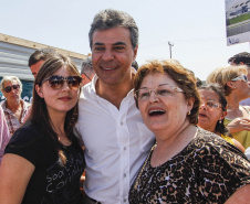Governador Beto Richa, junto com o secretário da Saúde, Michele Caputo Neto, o prefeito de Guarapuava, Cezar Silvestri Filho, o secretário do Desenvolvimento Urbano, Ratinho Junior, e demais autoridades, lança a pedra fundamental para construção do Hospital Regional do Centro Oeste. Guarapuava, 22/09/2015. Foto: Pedro Ribas/ANPr