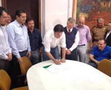 Ratinho Junior leva benefícios à população do Médio Paranapanema