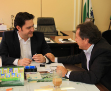 Ratinho Junior entrega editais no valor total de quase R$ 3 milhões para três municípios do Paraná  