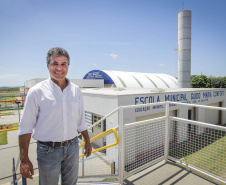 Governador Beto Richa inaugura a Escola Municipal Guido Maria Conforti, junto com o prefeito João José Tavares, a secretária municipal da Educação, Geuztinir Chini Pereira,o secretário do Desenvolvimento Urbano, Ratinho Junior, o deputado estadual Alexandre Curi e o deputado federal, Luiz Carlos Hauly. Lupionópolis, 12/02/2016. Foto: Pedro Ribas/ANPr