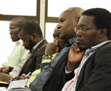 Representante de Angola elogia interação da Sociedade Organizada com Poder Público no Paraná