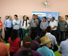 Governador Beto Richa autoriza obras de saneamento e de pavimentação em Manoel Ribas. Participaram do evento com o governador a prefeita Elizabeth Camilo, o presidente da Assembleia Legislativa, Ademar Traiano; o secretário da Justiça, Artagão Júnior, os deputados estaduais Bernardo Carli e Alexandre Curi, o presidente do Conseg de Manoel Ribas, Carlos Andreolli, a comunidade local e prefeitos da região.Manoel Ribas, 05/04/2016.Foto: Orlando Kissner/ANPr