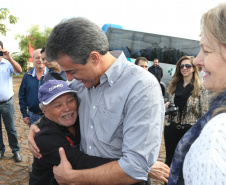 Governador Beto Richa autoriza obras de saneamento e de pavimentação em Manoel Ribas. Participaram do evento com o governador a prefeita Elizabeth Camilo, o presidente da Assembleia Legislativa, Ademar Traiano; o secretário da Justiça, Artagão Júnior, os deputados estaduais Bernardo Carli e Alexandre Curi, o presidente do Conseg de Manoel Ribas, Carlos Andreolli, a comunidade local e prefeitos da região.Manoel Ribas, 05/04/2016.Foto: Orlando Kissner/ANPr