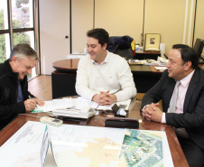 Prefeitos e deputados movimentam a semana na SEDU para tratar de projetos aos municípios do Paraná