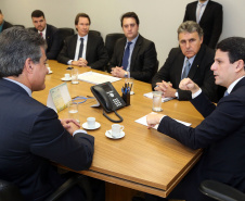 Em Brasília, acompanhado de gestores públicos o governador do Paraná pede retomada de obras federais ao ministro das Cidades