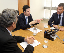 Em Brasília, acompanhado de gestores públicos o governador do Paraná pede retomada de obras federais ao ministro das Cidades