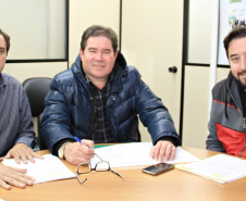 Prefeito de Barracão vai realizar seu sonho de criar um lugar para as crianças brincarem e praticarem esportes