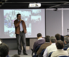 O secretário do Desenvolvimento Urbano Cezar Silvestri apresentou, nesta quinta-feira (14), o mais recente programa que está sendo desenvolvido pela instituição, o Sedu/Paranacidade Interativo. O novo instrumento foi aprovado pelo governador Beto Richa por meio do decreto 4468, com o objetivo principal de racionalizar o uso dos recursos públicos.